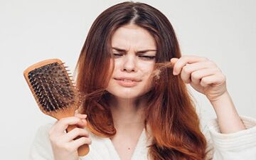دوش گرفتن با آب سخت باعث ریزش مو می‌شود؟