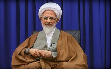آیت الله جوادی آملی: نخبگان علمی به ایران برگردند و برای استقلال مملکت بکوشند