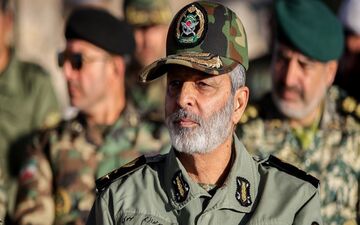 فرمانده کل ارتش: حضور حداکثری در انتخابات توطئه‌ها را خنثی می‌کند
