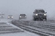 یخبندان، تردد در برخی محورهای ایلام را پرخطر کرده است