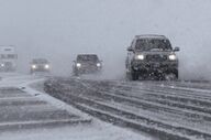 یخبندان، تردد در برخی محورهای ایلام را پرخطر کرده است