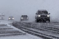 یخبندان، تردد در برخی محورهای ایلام را پرخطر کرده است