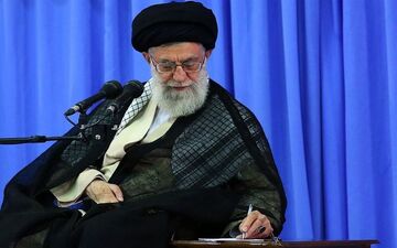 اهدا کمک ۵۰۰میلیونی رهبر انقلاب برای آزادی زندانیان