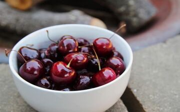 گیلاس قرمز تیره و مهار متاستاز: امیدی تازه برای سرطان سینه 
