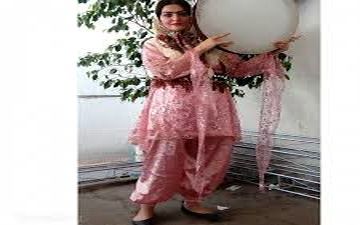 ژست و پوشش جالب لیلا ایرانی (عکس)