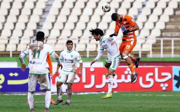 ابراهیم صادقی سرمربی سایپا ماند