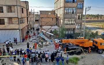 دو کشته و یک مجروح بر اثر ریزش سقف یک سوپر مارکت در مشهد