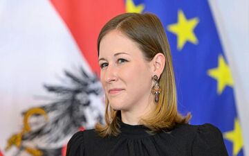 اتریش و ۱۰ کشور اروپایی خواستار یک سال توقف در تصویب قوانین جدید شدند