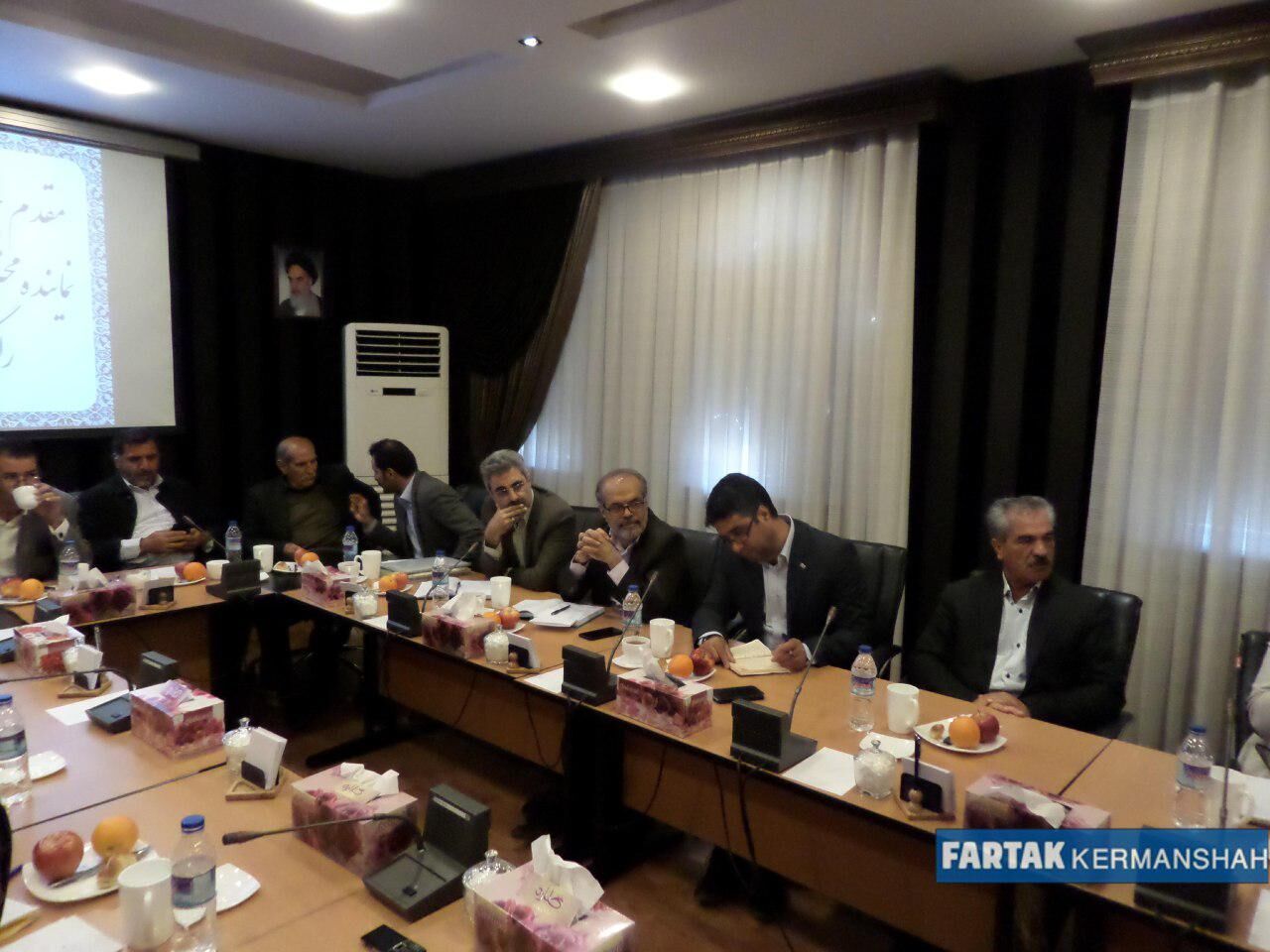 اختصاصی / گزارش تصویری از نشست تشکل های کشاورزی با نمایندگان استان کرمانشاه