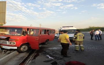 انحراف مینی‌بوس در اتوبان ذوب‌آهن