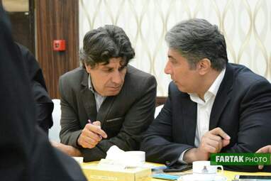  نشست هم‌اندیشی تورلیدرها برای جذب گردشگر  در سالن آناهیتا هتل پارسیان کرمانشاه 