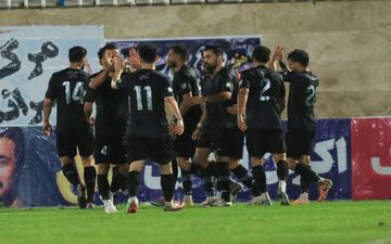 مدافع جنجالی بعد از باخت پرسپولیس مُشت گره نکرد!