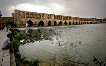 زاینده‌رود جاری می‌ماند