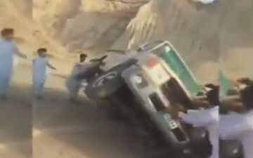 مردم سیستان و بلوچستان به جای سلفی گرفتن آستین بالا زدند