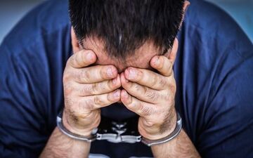 بازداشت ادمین سایت شرط بندی در تهران / این مرد با پول مرد جولان می داد 