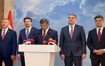 نخست وزیر سابق ترکیه از حزب عدالت استعفا داد