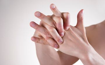 عوارض شکستن قولنج گردن و انگشتان دست