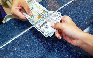 قیمت دلار بالا رفت