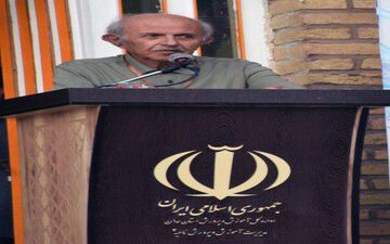 در آئین پایانی جایزه شعر الوند از « محمود شریفی‌ امینا » تجلیل می‌شود