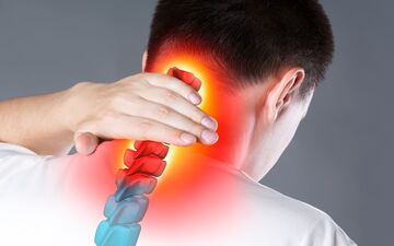 تسکین درد دیسک گردن با روشی طبیعی؛ معرفی ۷ روغن گیاهی مؤثر