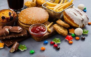 این غذاها را نباید در سفر بخورید

