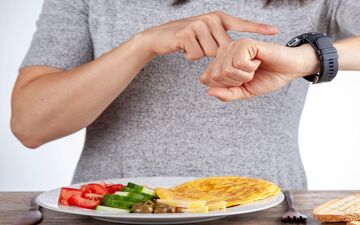 فواید غذا خوردن در بازه زمانی ۸ تا ۱۰ ساعته در طول روز

