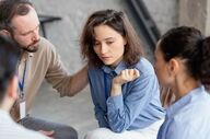 چگونه به دوست معتاد خود کمک کنیم؟