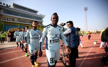 
درخواست آقامعلم از مهاجم پرسپولیس برای جذب بازیکن!