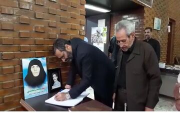 
نمایشگاه شهدا یادآور جانفشانی شهداست/ فضاسازی مدیریت شهری در رحداد های تقویمی قابل تقدیر است