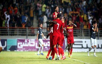  شکست سپاهان در ثانیه های پایانی/ پرسپولیس صدرنشین شد