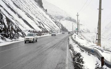 انسداد محور توسکستان به شاهرود در پی بارش شدید برف