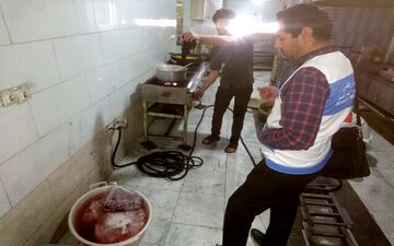عرضه گوشت چرخ کرده فاسد در یک کبابی
