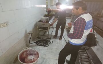 عرضه گوشت چرخ کرده فاسد در یک کبابی
