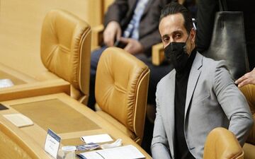 علی کریمی:نتیجه انتخابات از قبل مشخص بود/فقط ۹ نفر می‌خواستند شرایط فوتبال تغییر کند