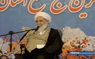 امام جمعه کرمانشاه: باید مشکلات شغل، مسکن و ازدواج جوانان را حل کرد.
