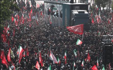 پیکر رهبر شهید انقلاب وارد مسیر تشییع شد