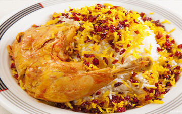 طرز زرشک‌پلوی با مرغ یلدایی؛ فوت‌وفن خوشمزه‌کاری به سبک رستوران