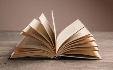 معرفی بهترین کتاب‌های تاریخی جهان با روایت داستانی جذاب