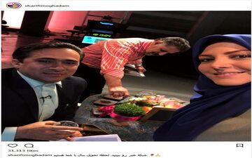 سلفی مجری زن و شوهر در شبکه خبر؛ در پشت صحنه ویژه برنامه نوروزی + عکس