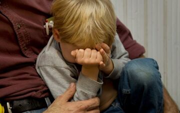 چند راهکار ساده و موثر برای خارج کردن کودکان از شوک ناشی از صدای بلند انفجار