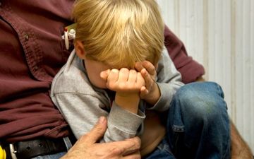 چند راهکار ساده و موثر برای خارج کردن کودکان از شوک ناشی از صدای بلند انفجار
