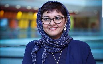 تصویری جالب از آناهیتا همتی به مناسبت تولد ۴۹ سالگیش بدون کیک تولد