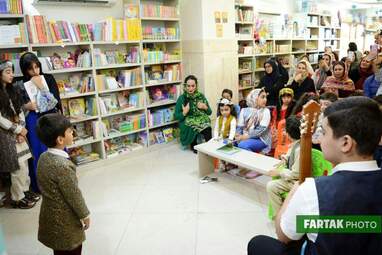 اجرای شاهنامه‌خوانی گروه همایون به مناسبت جشن مهرگان در شهر کتاب کرمانشاه