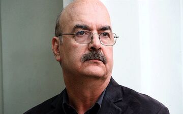 ایرج طهماسب نقاشی کودکان را داوری می‌کند
