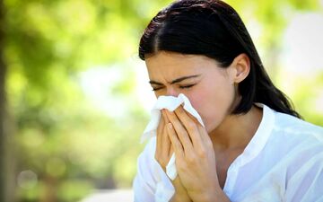 چرا در گرمای تابستان هم سرما می‌خوریم؟ راز بیماری‌های فصلی در هوای داغ