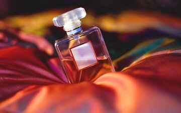 میخوای سال متفاوتی 2023 رو تجربه کنی؟ عطر و ادکلن  اینها رو استفاده کن!