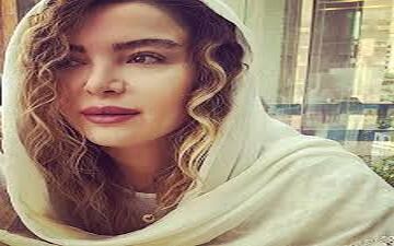 پوشش جالب مهرناز افلاکیان؛ بازیگر تئاتر و سینما