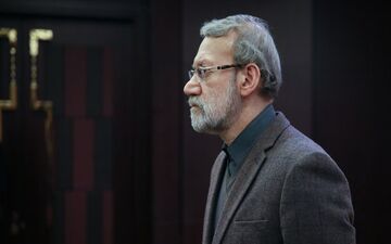 عیادت رئیس مجلس شورای اسلامی از آیت الله مومن