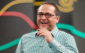 دعوت مهمان رامبد از علی پروین برای حضور در خندوانه