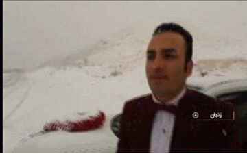 عروس و دامادی که گرفتار برف شدند و به مراسم نرسیدند + فیلم